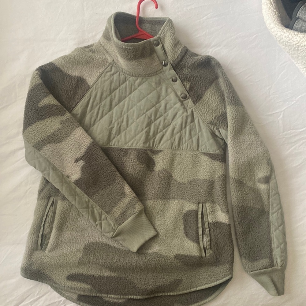 Abercrombie snap fleece green camo size small